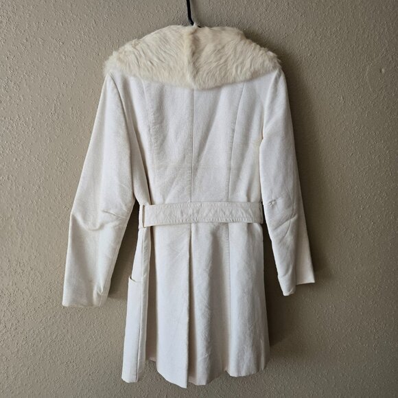 Vintage White Coat With Fur Collar - Picture 4 of 9